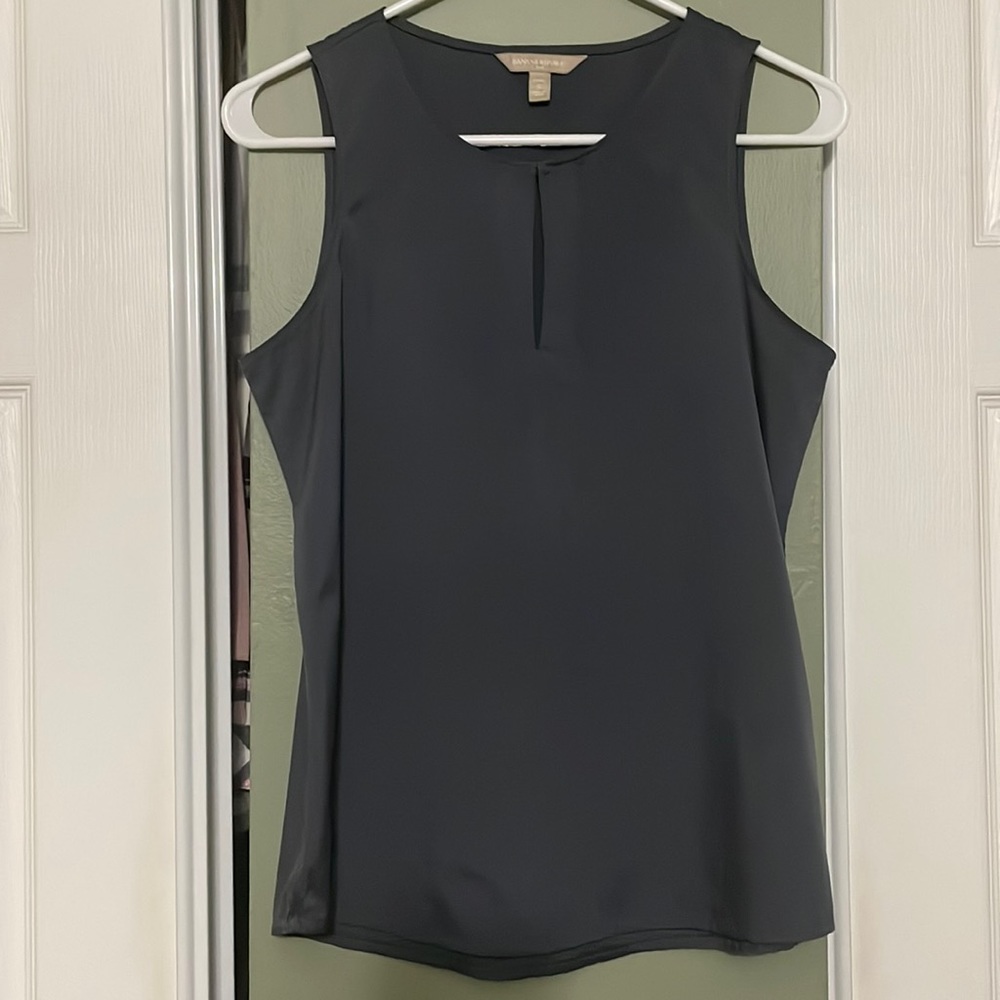 Banana Republic Women’s Sleeveless Top, Size Small, Super Cute! Great Condition!